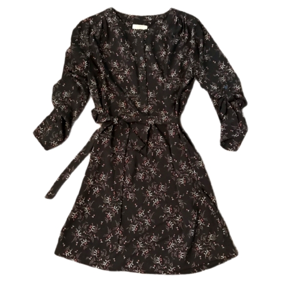 LOFT Dresses & Skirts - LOFT Gray Floral Berry Belted Dress NWT